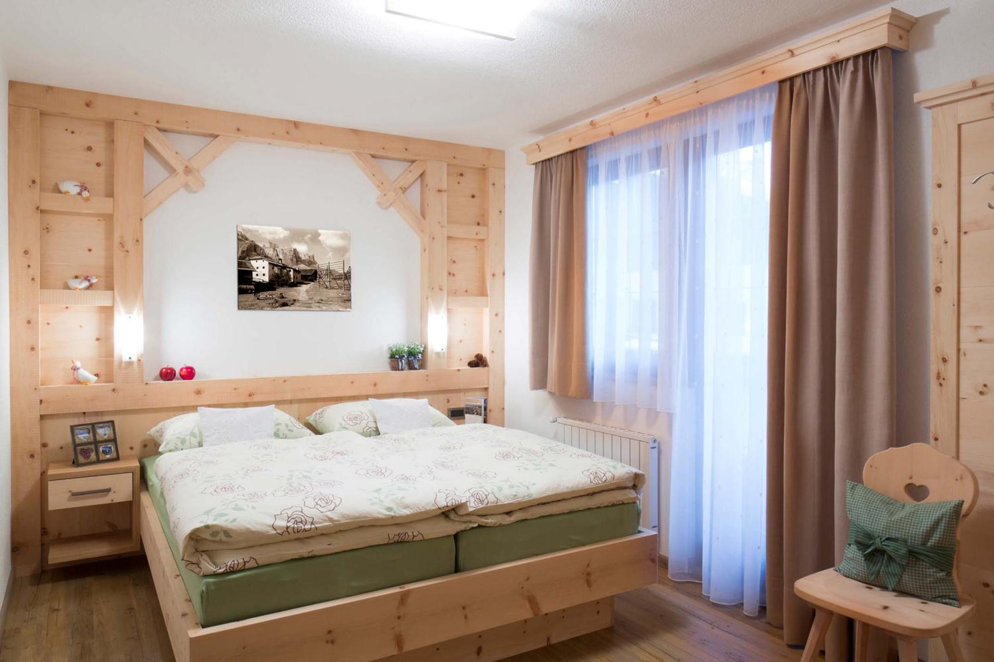 Alpin Apartments Colfosco Oda fotoğraf