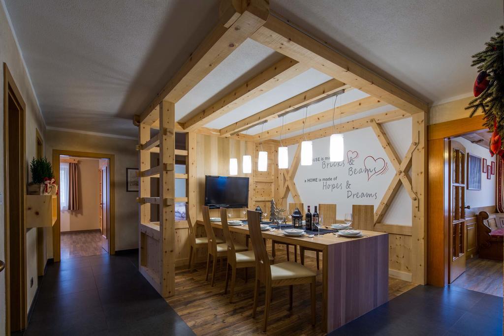 Alpin Apartments Colfosco Oda fotoğraf